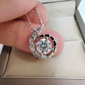 Certified 1.0 Ctw Round Brilliant VVS Curly Shell Diamond Pendant Necklace