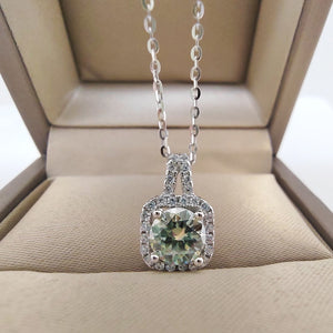 Certified 2.0 Ctw Round Brilliant VVS Elegance Diamond Pendant Necklace