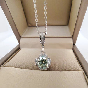 Certified 1.0 Ctw Multi-Colored Round Brilliant VVS Diamond Necklace