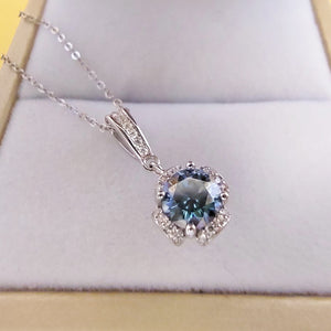 Certified 1.0 Ctw Multi-Colored Round Brilliant VVS Diamond Necklace