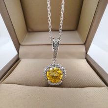 Load image into Gallery viewer, Certified 1.0 Ctw Multi-Colored Round Brilliant VVS Diamond Necklace